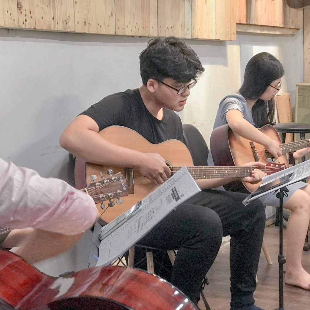Trung tâm đào tạo dạy guitar tại Tân Bình