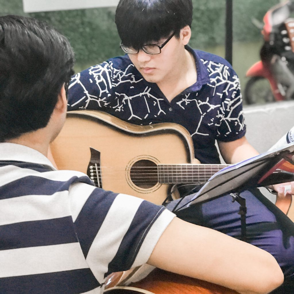 Tìm lớp học guitar Gò Vấp