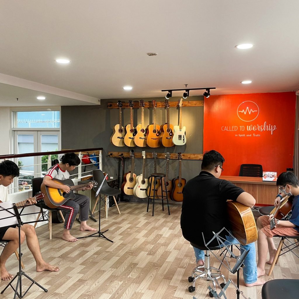 học phí học guitar ở tphcm