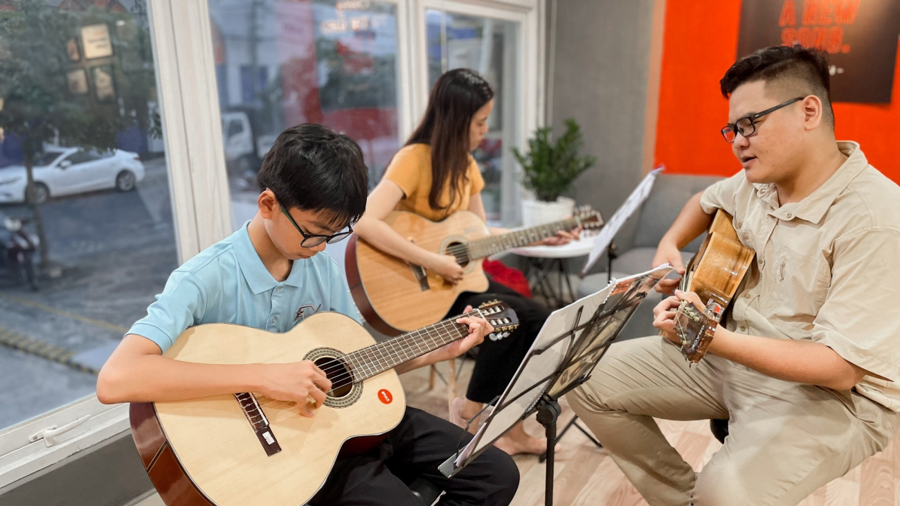 Học đàn guitar đệm hát